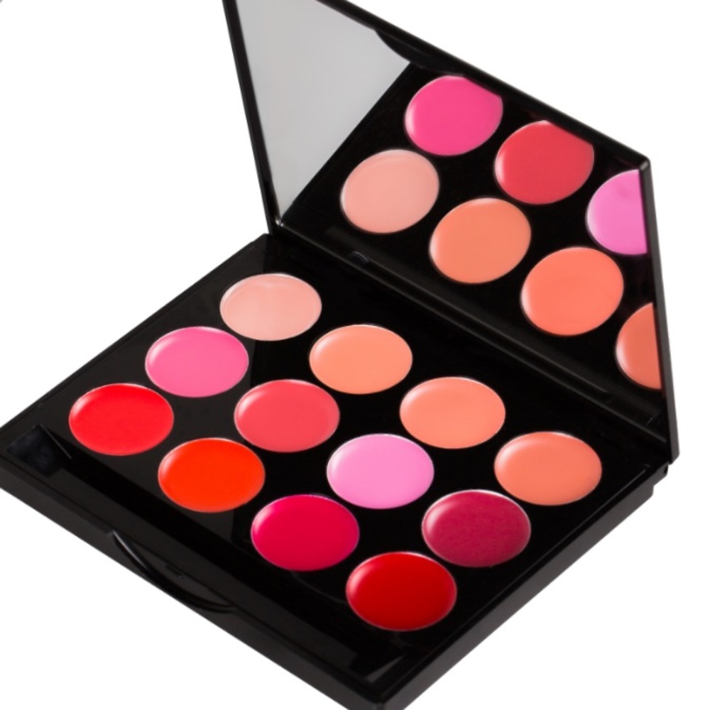 🎈FREE Lip Statement Palette